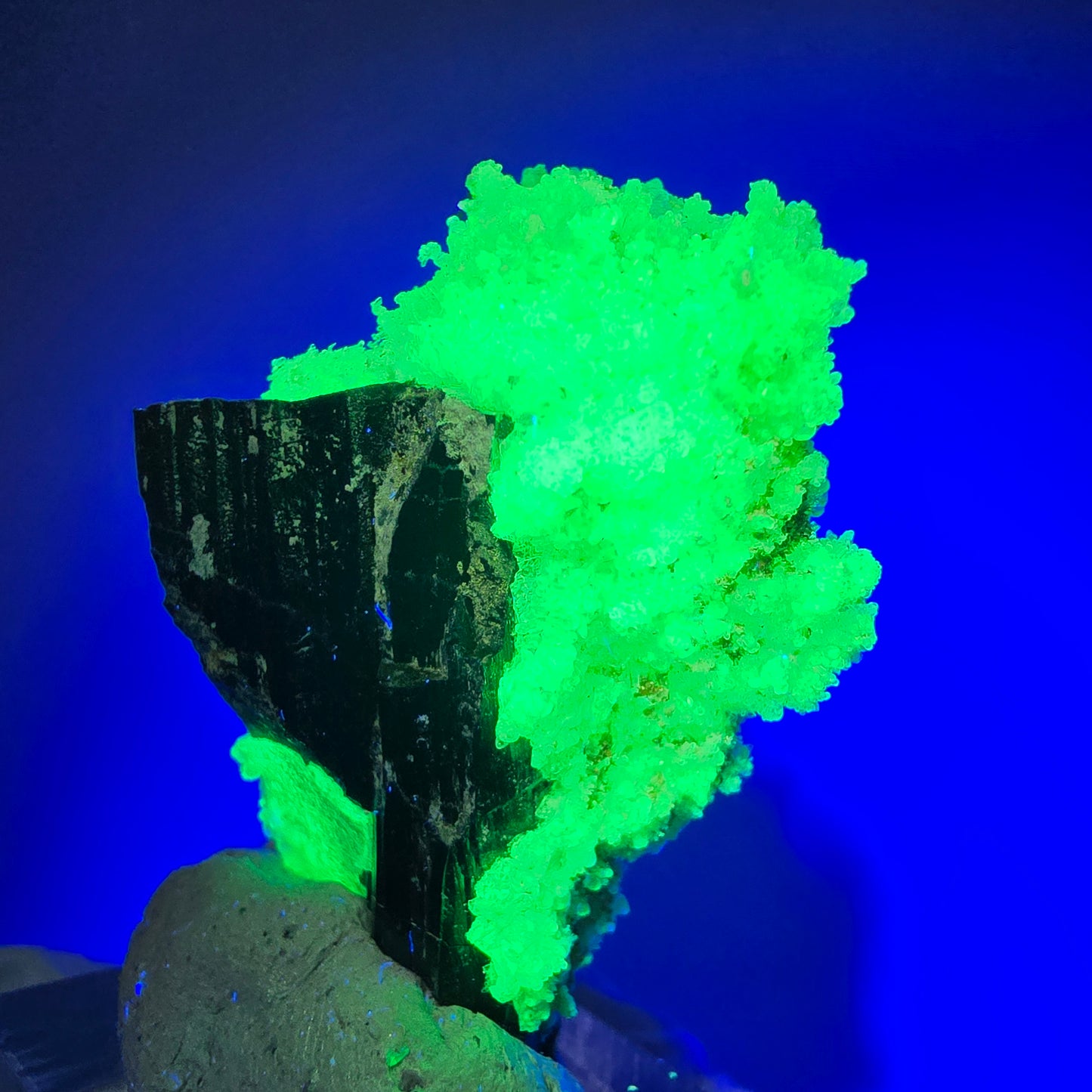Hyalite opal, Schörl tourmaline, muscovite, orthoclase Erongo, Namibia 46*32*21mm #12268