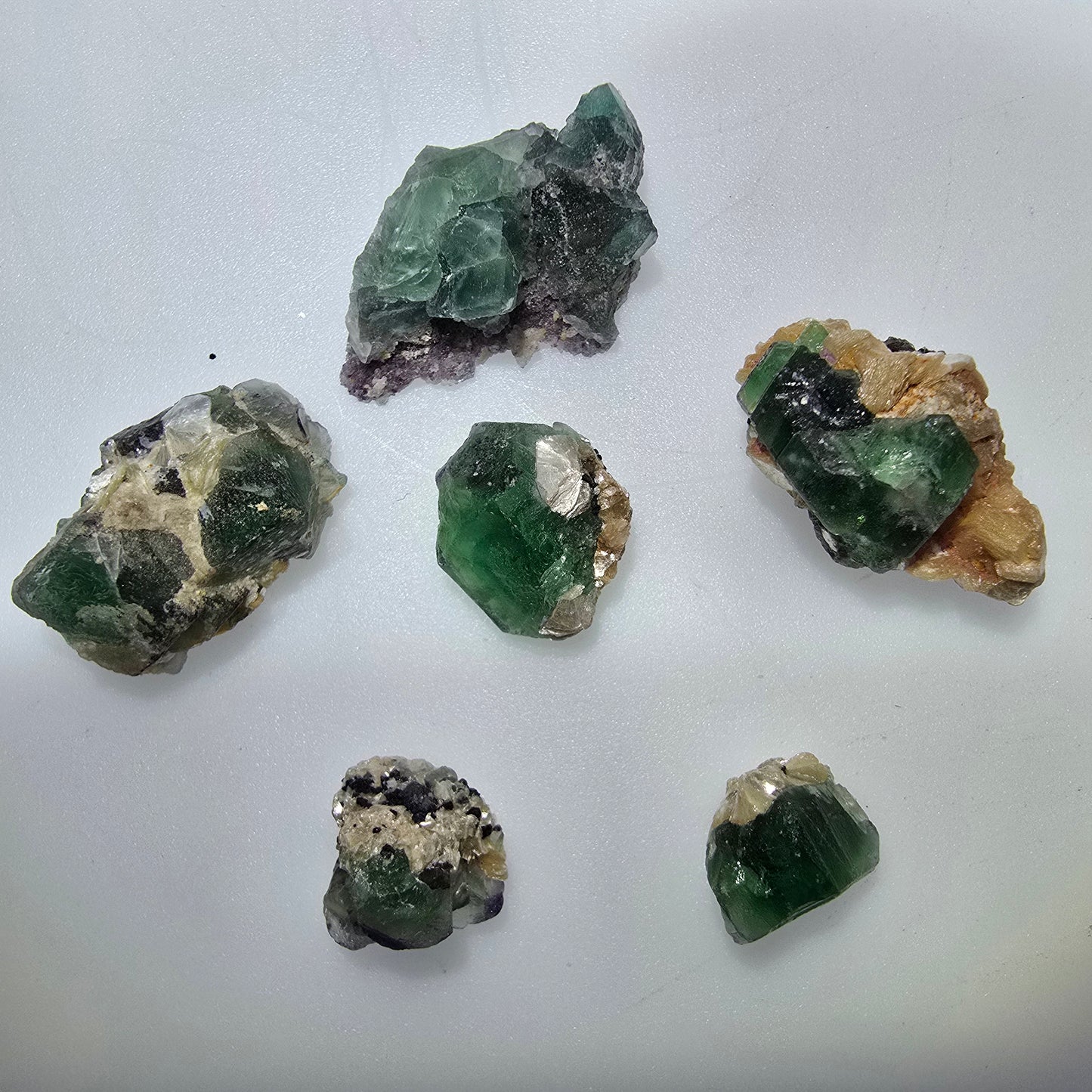 Lot de 5 pierres : fluorite fantôme, muscovite, tourmaline Schörl, Erongo, Namibie, 14-29 mm, n° 12316