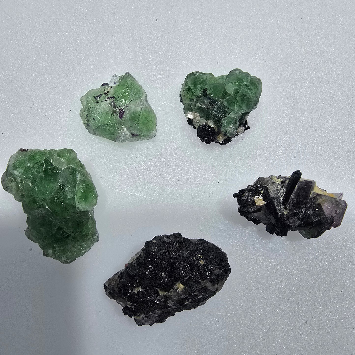 Lot de 5 pierres : fluorite fantôme, muscovite, tourmaline Schörl, Erongo, Namibie, 15-26 mm, réf. 12323