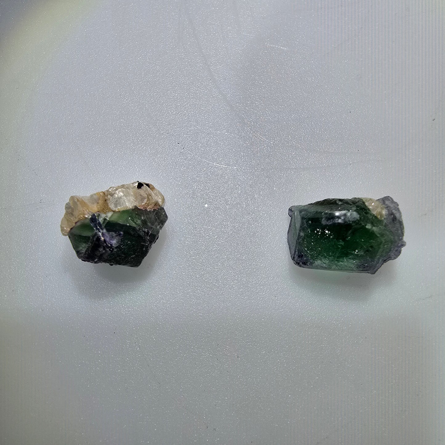 Lot de 2 pierres : Fluorite fantôme, Muscovite, Tourmaline Schörl, Erongo, Namibie, 14-16 mm, réf. 12326