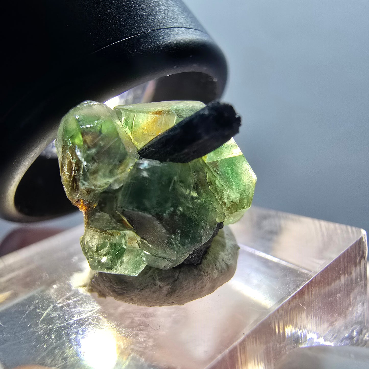 Phantom Fluorit, hexagonal, Schörl Turmalin Stufe Erongo, Namibia 16*15*13mm #12339
