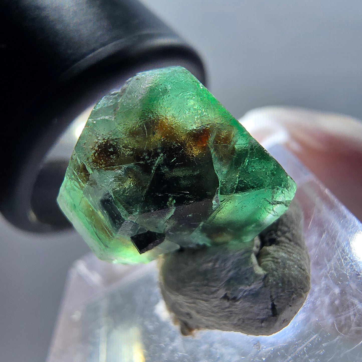 Phantom Fluorit, hexagonal, Schörl Turmalin Stufe Erongo, Namibia 15*14*14mm #12348