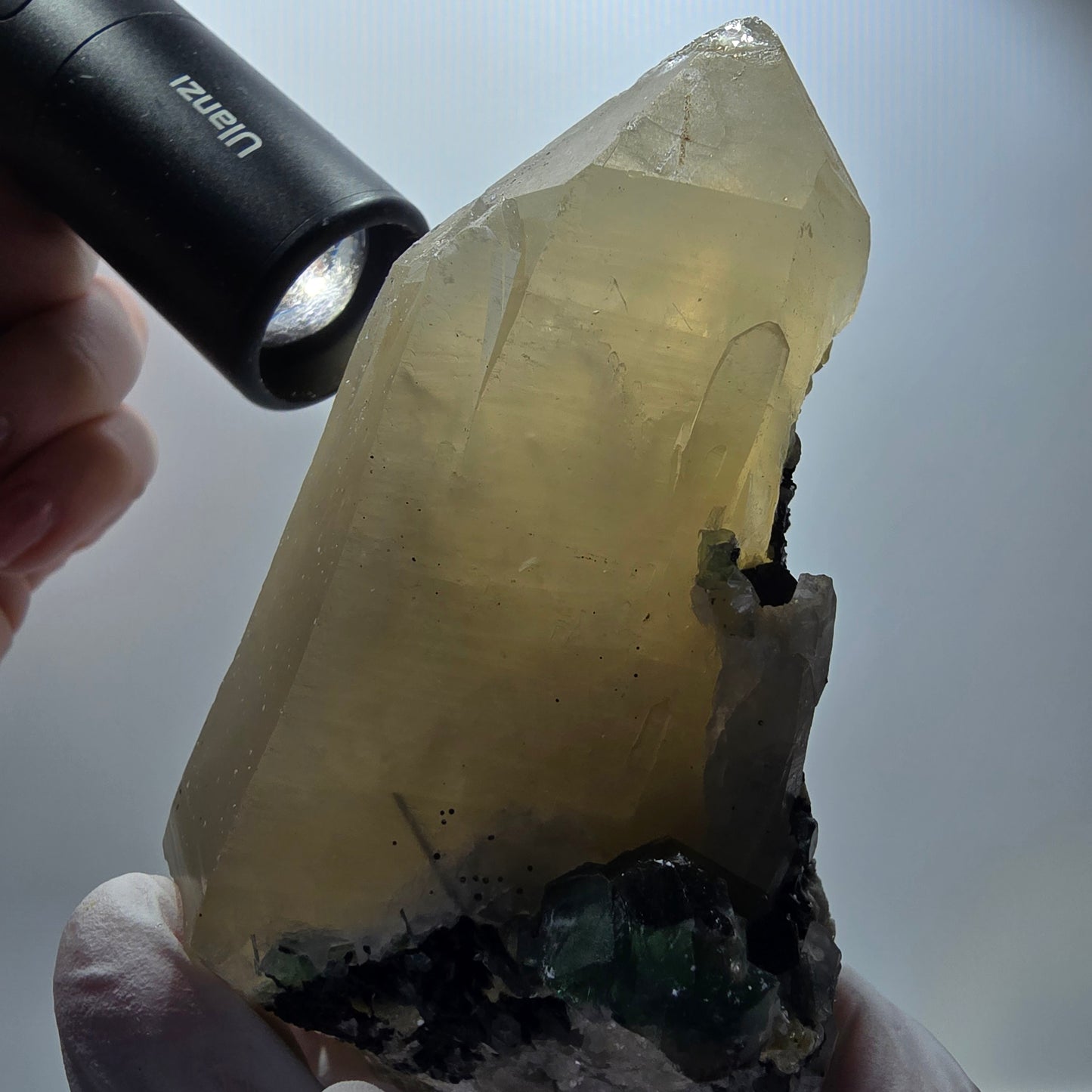 Quartz fumé XL, Fluorine, Tourmaline schorl, Opale hyalite, Muscovite Erongo Namibie 119*77*56mm #12547