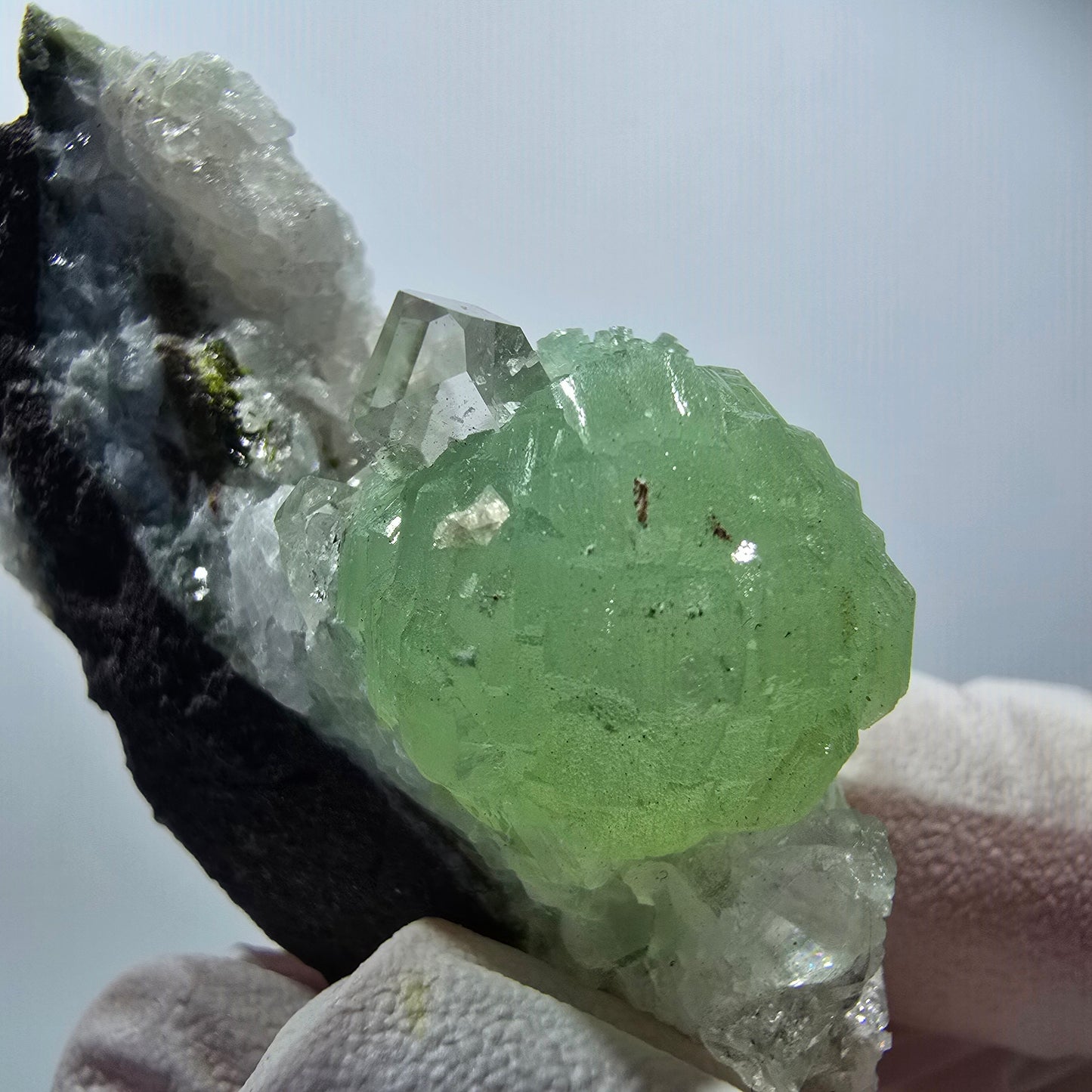 Préhnite, Quartz, Épidote sur matrice Stufe Streep Mine Goboboseb Namibie 54*30*19mm #12591