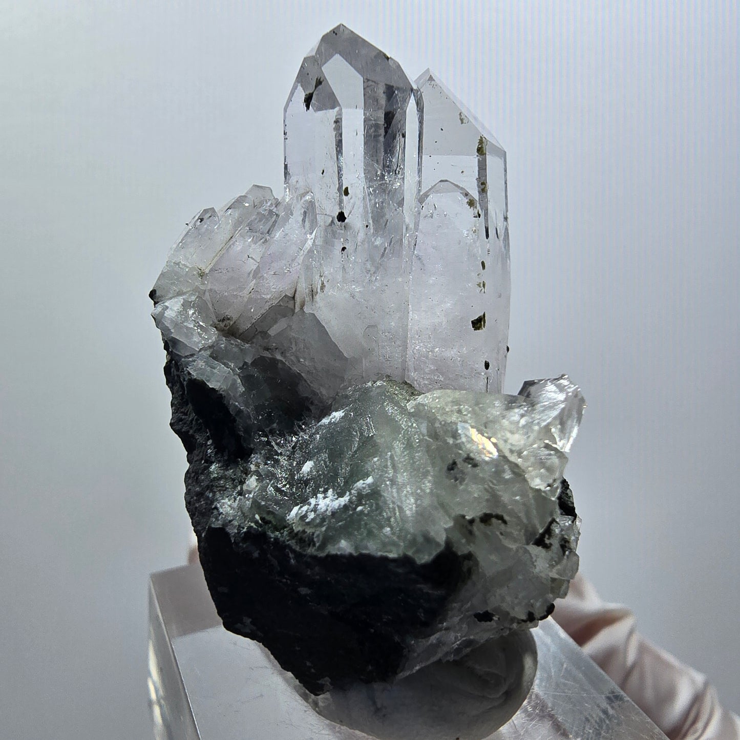 Quartz très clair, hématite, épidote avec calcite sur matrice mine de Streep, Namibie 45*27*25mm #12597