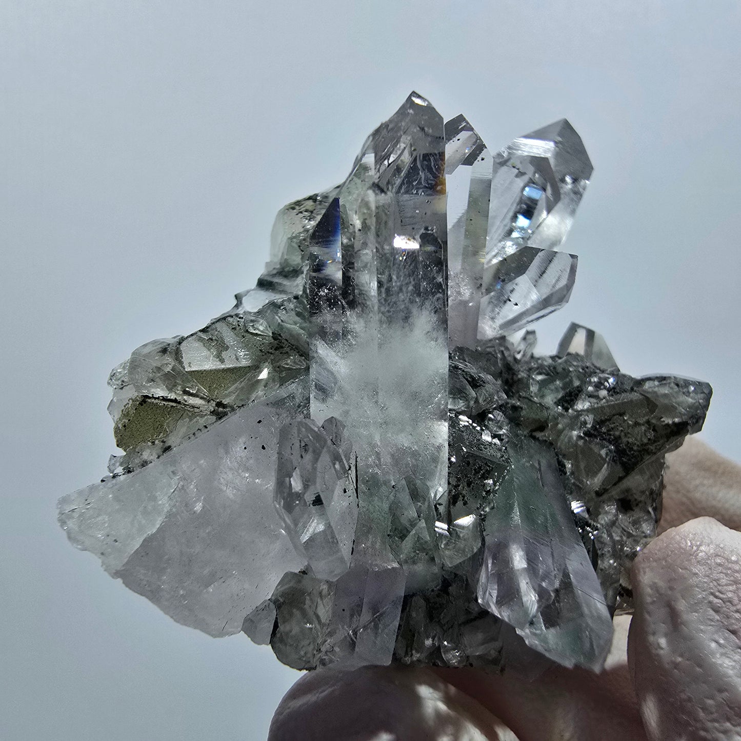 Améthyste fantôme avec hématite, calcite, chlorite sur matrice Streep Mine Namibie 53*44*41mm #12620
