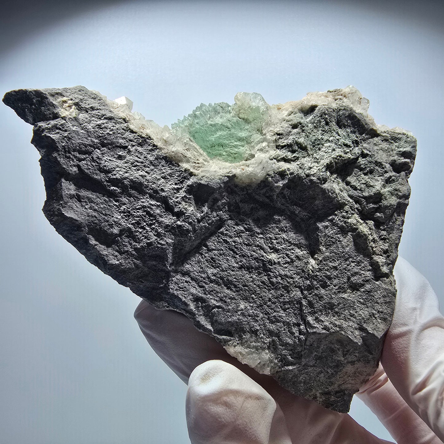 Große Prehnit Kugel, Calcit Würfel, Quarz auf Matrix Stufe Goboboseb, Namibia 86*71*35mm #12723