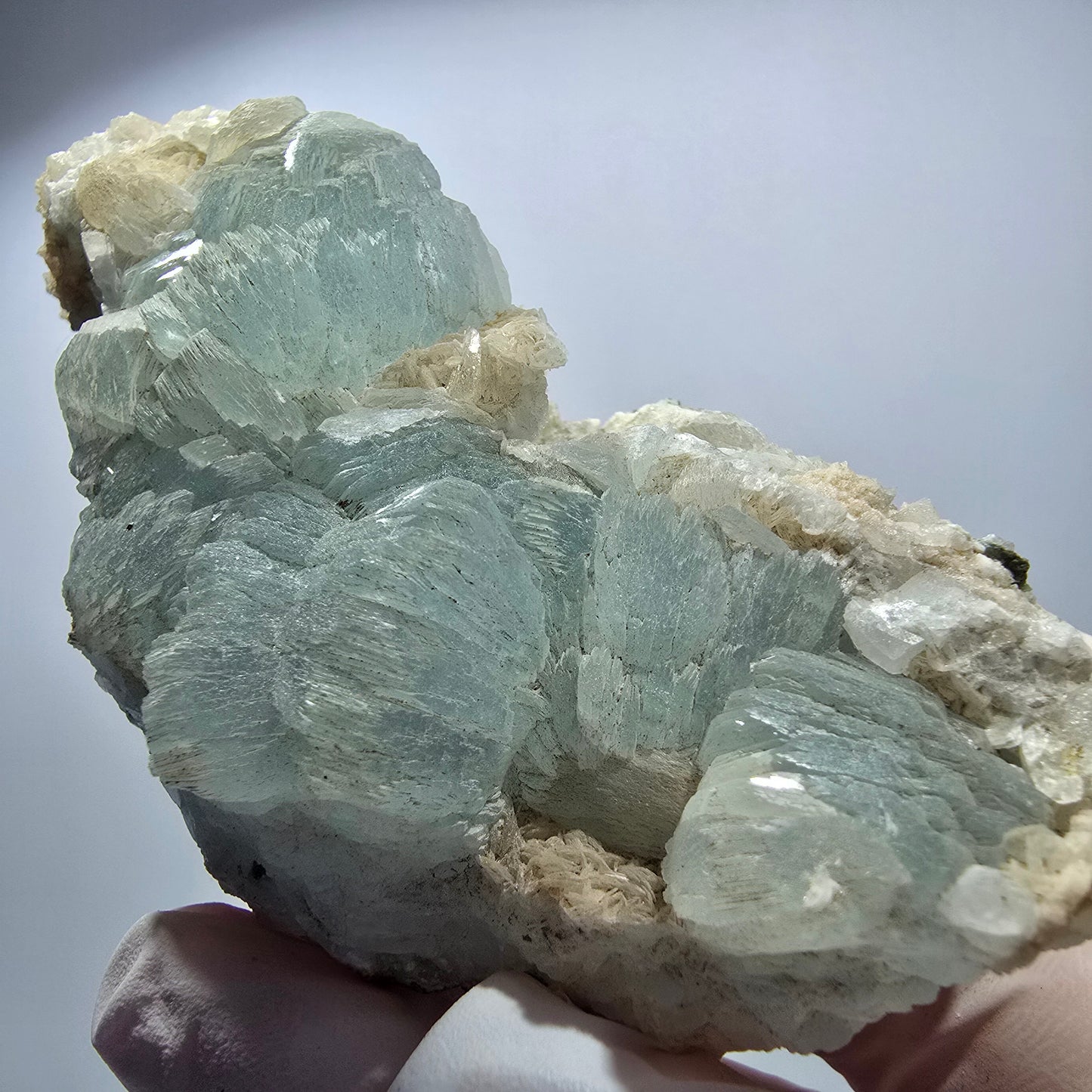 Prehnit Kugel, Quarz Spitzen auf Matrix Stufe Goboboseb, Namibia 100*47*29mm #12726
