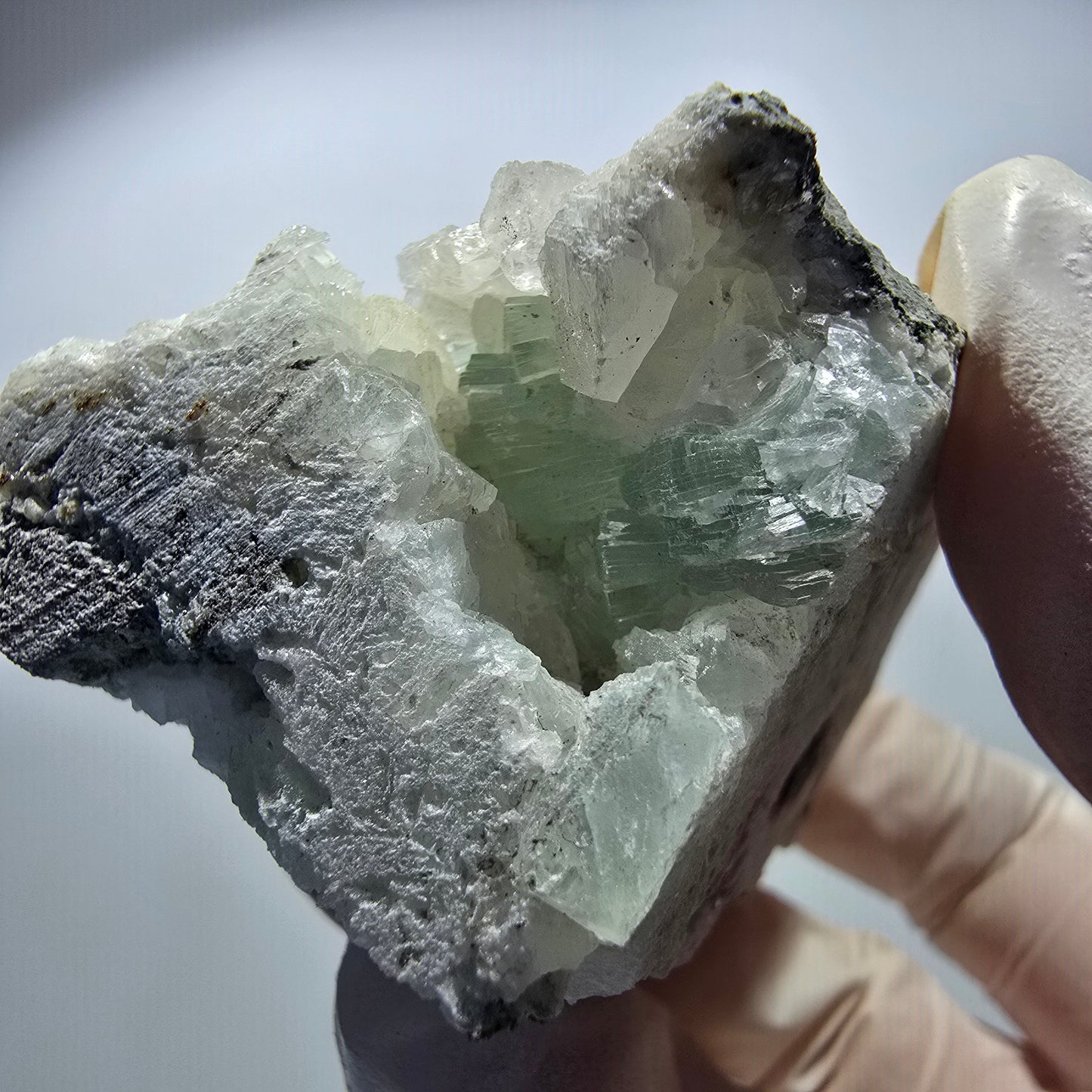 Prehnit Kugel, Quarz Spitzen auf Matrix Stufe Goboboseb, Namibia 68*52*38mm #12739