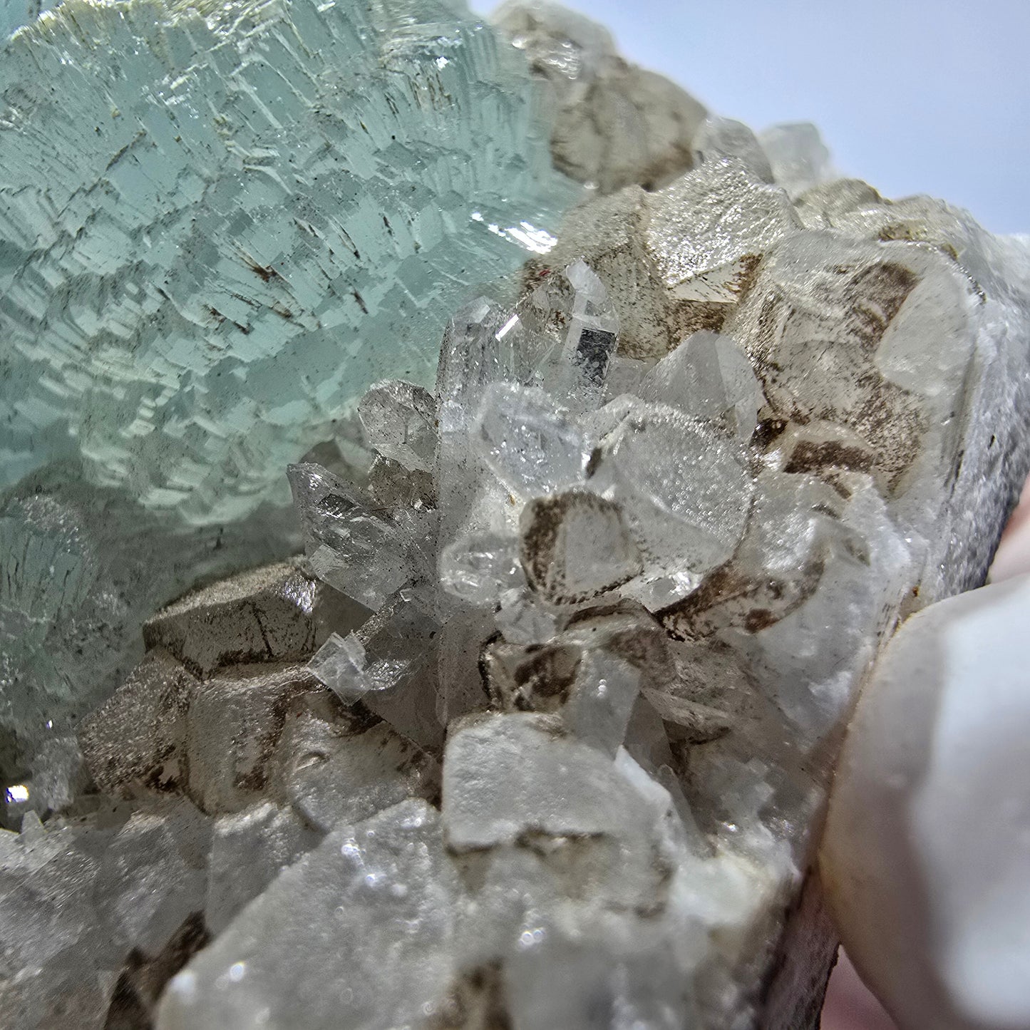 Prehnit Kugel, Calcit Würfel, Quarz auf Matrix Goboboseb, Namibia 68*51*44mm #12744