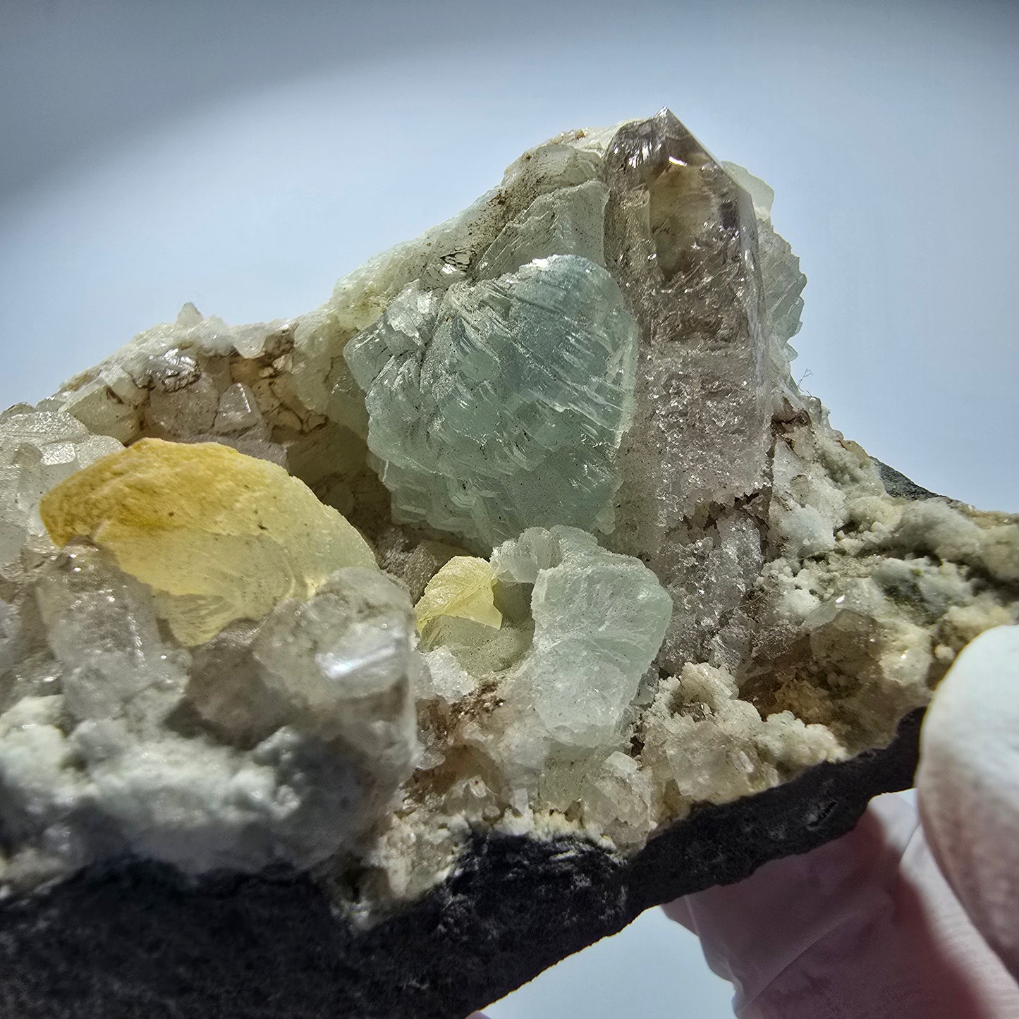 Prehnit Kugel, Calcit Würfel, Enhydro Quarz auf Matrix Goboboseb, Namibia 76*43*32mm #12766