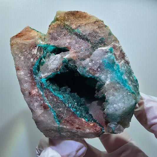 Dioptas auf Quarz Stufe Kaokoveld, Namibia 73*53*51mm #12824