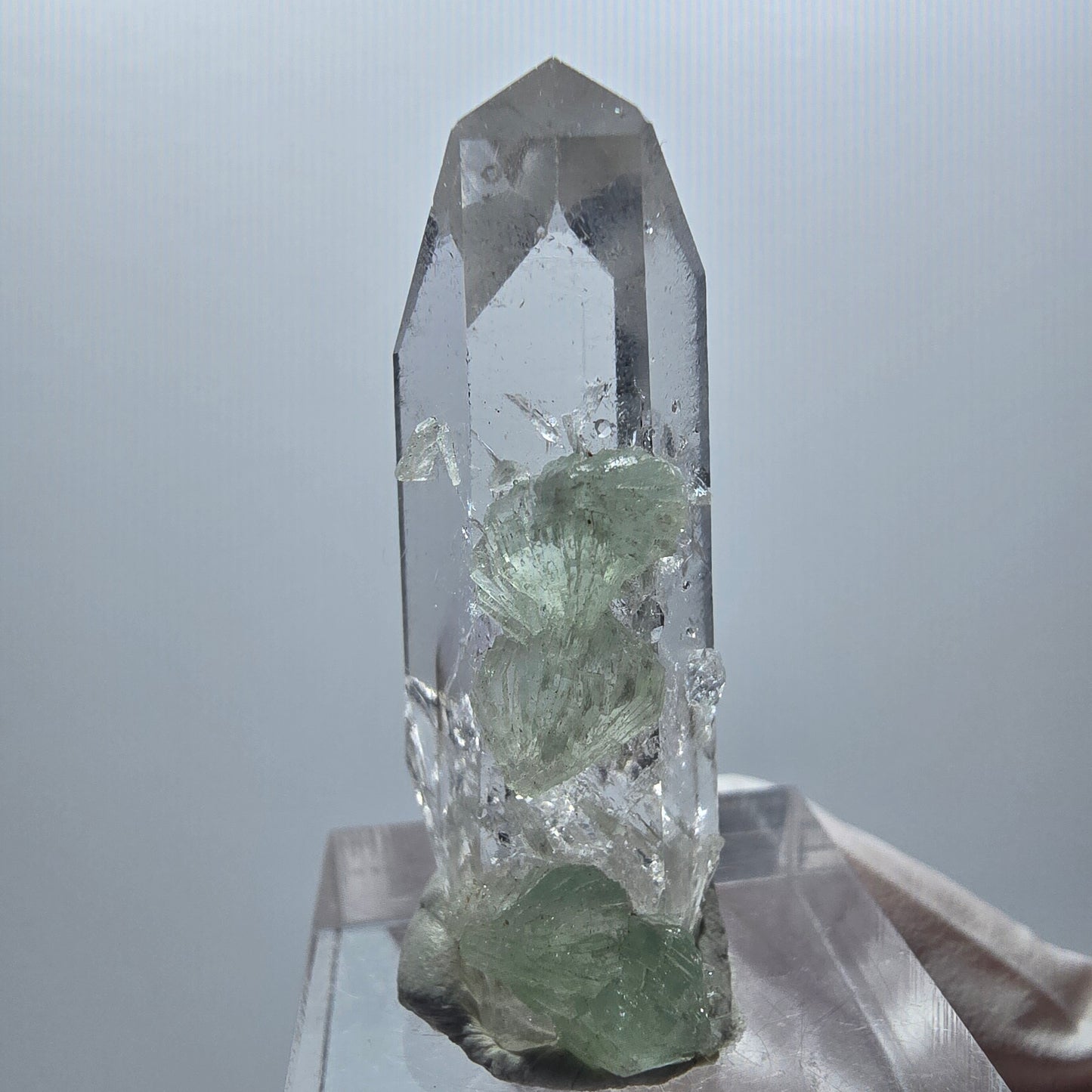 Quartz fumé fantôme Enhydro avec Analcime, Prehnite, 1 bulle Streep Mine Namibie 41*17*12mm #12869
