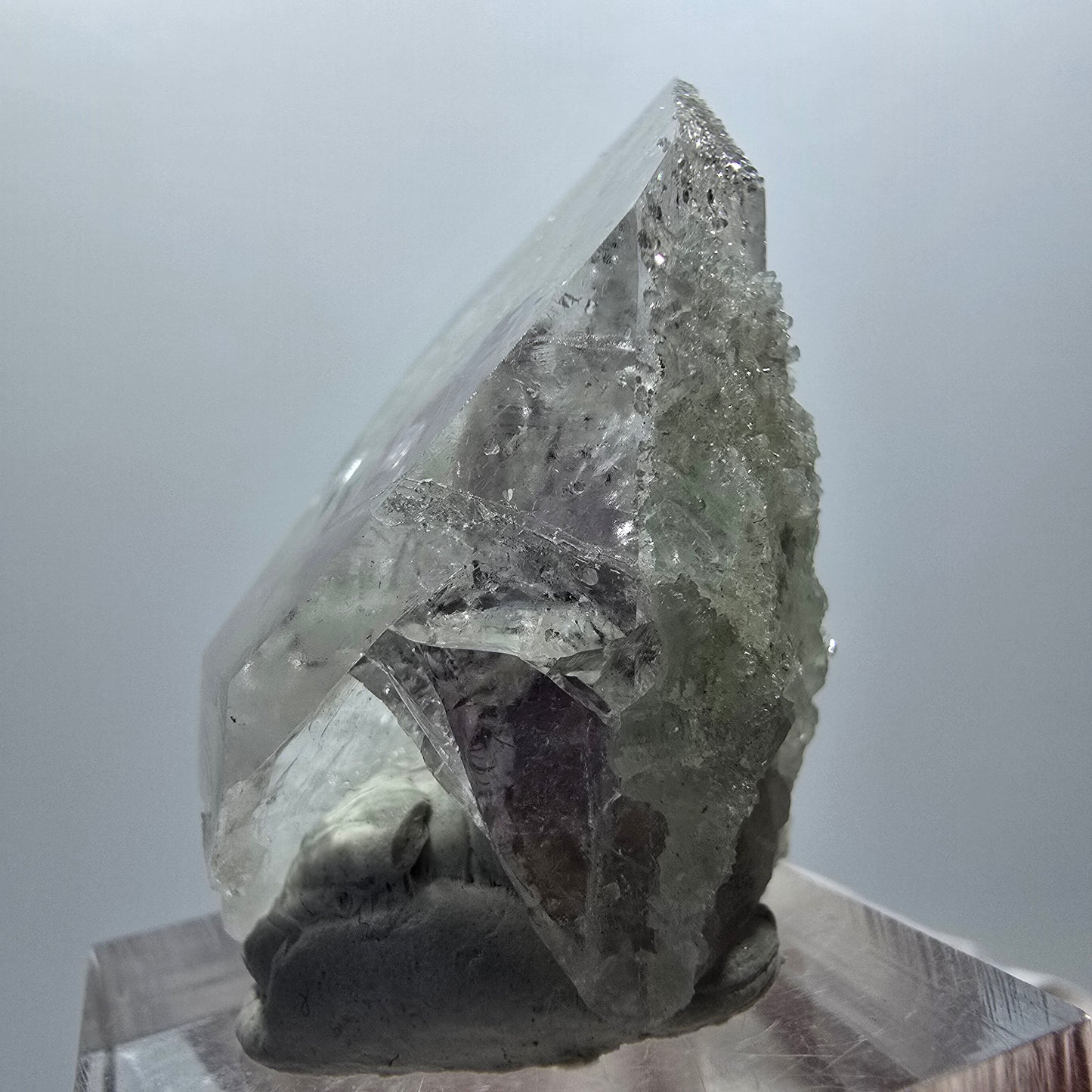 Améthyste fantôme lémurienne avec prehnite, analcime, hématite, mine Streep, Namibie 39*25*23mm #12872