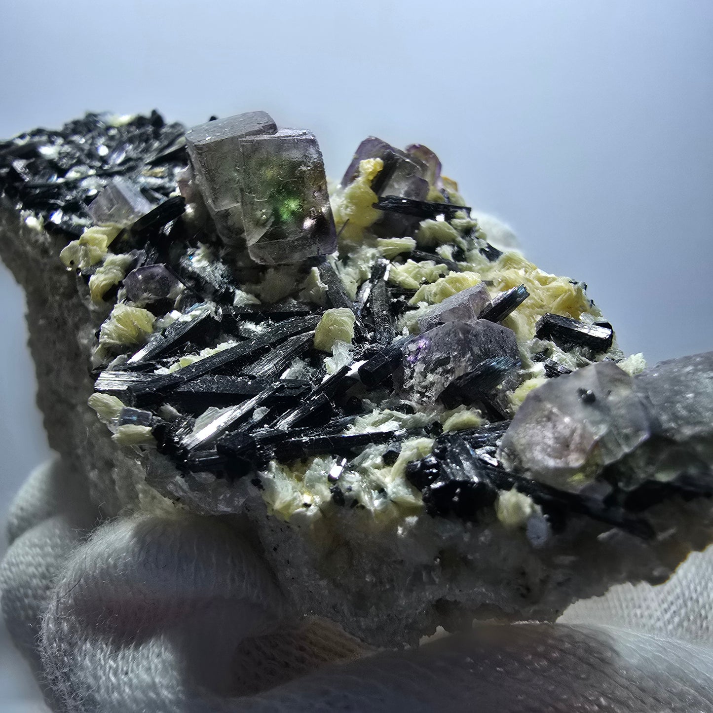 Bunte Phantom Fluorit, Schörl Turmalin, Muskovit Stufe Erongo Namibia 96*46*50mm