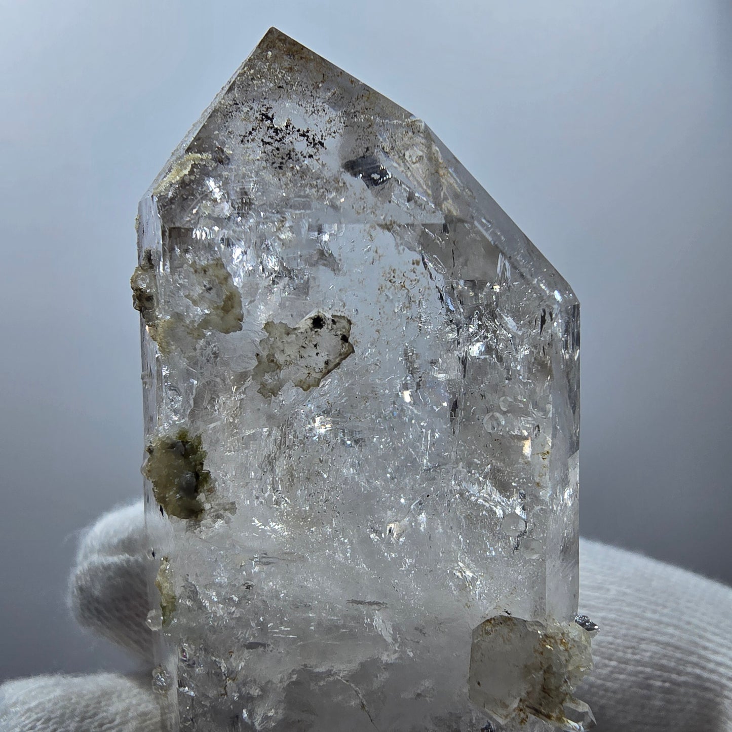 Sceptre DT en quartz fumé lémurien Enhydro, 1 gobob de poche Bubble Valentine. Namibie 89 x 33 x 21 mm