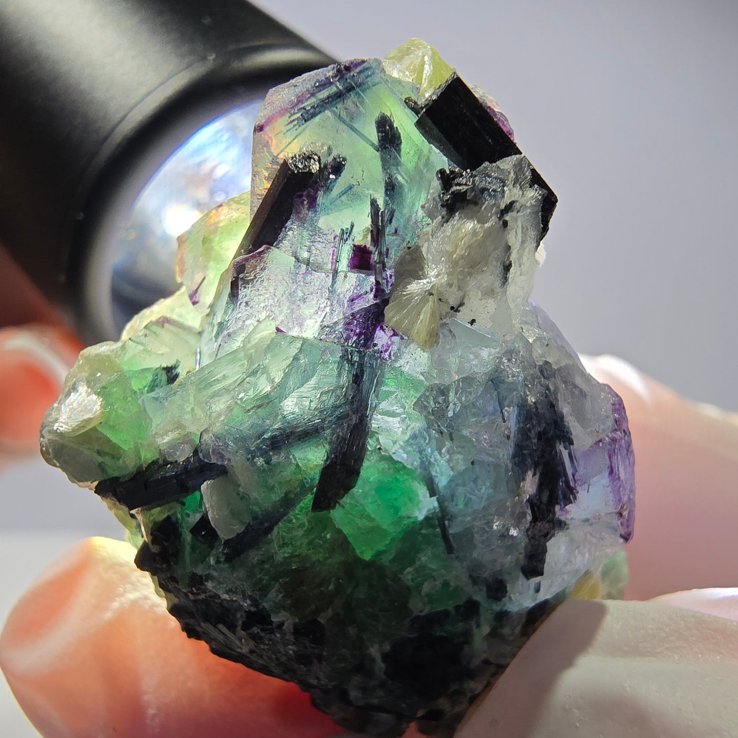 Cube de fluorite fantôme, zonal, muscovite, spécimen de tourmaline Schorl, Erongo, Namibie, 40 x 27 x 17 mm