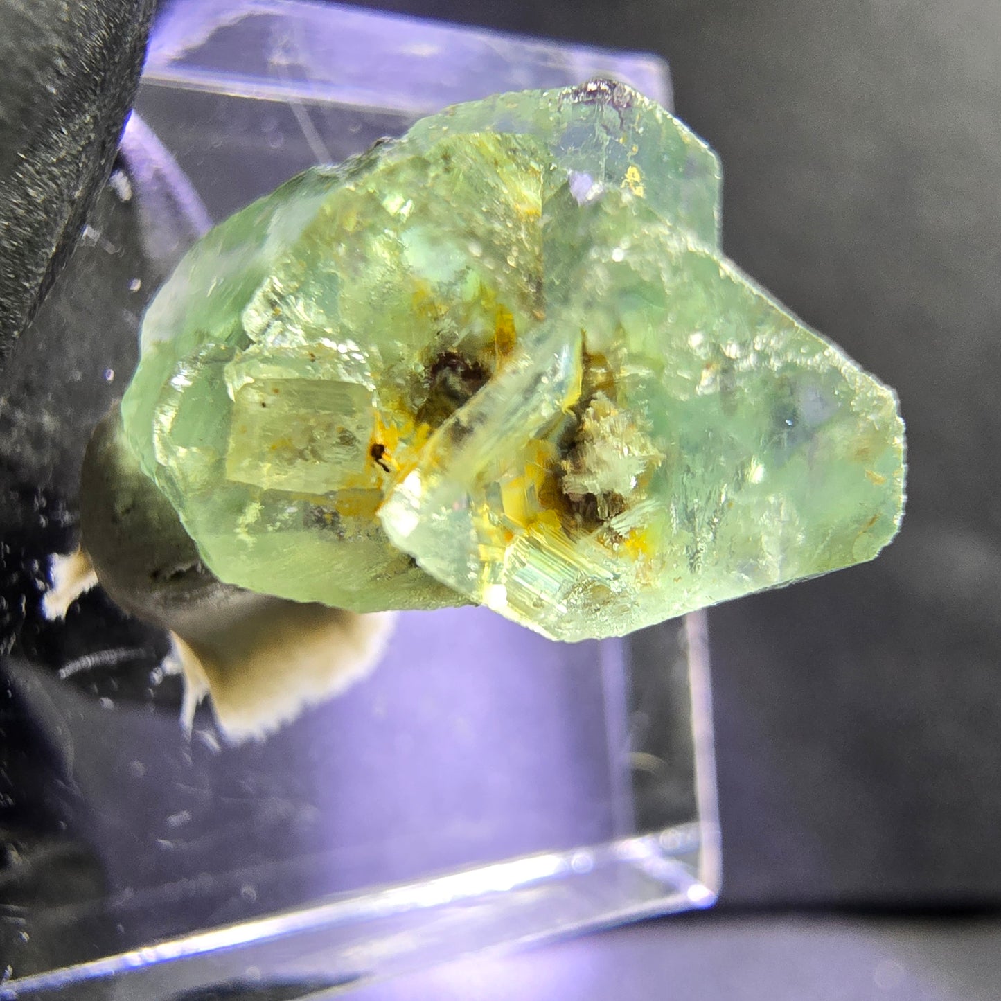 Seltene klare Phantom Fluorit XX Stufe mit Einschlüssen 19*15*9mm aus Okorusu, Namibia