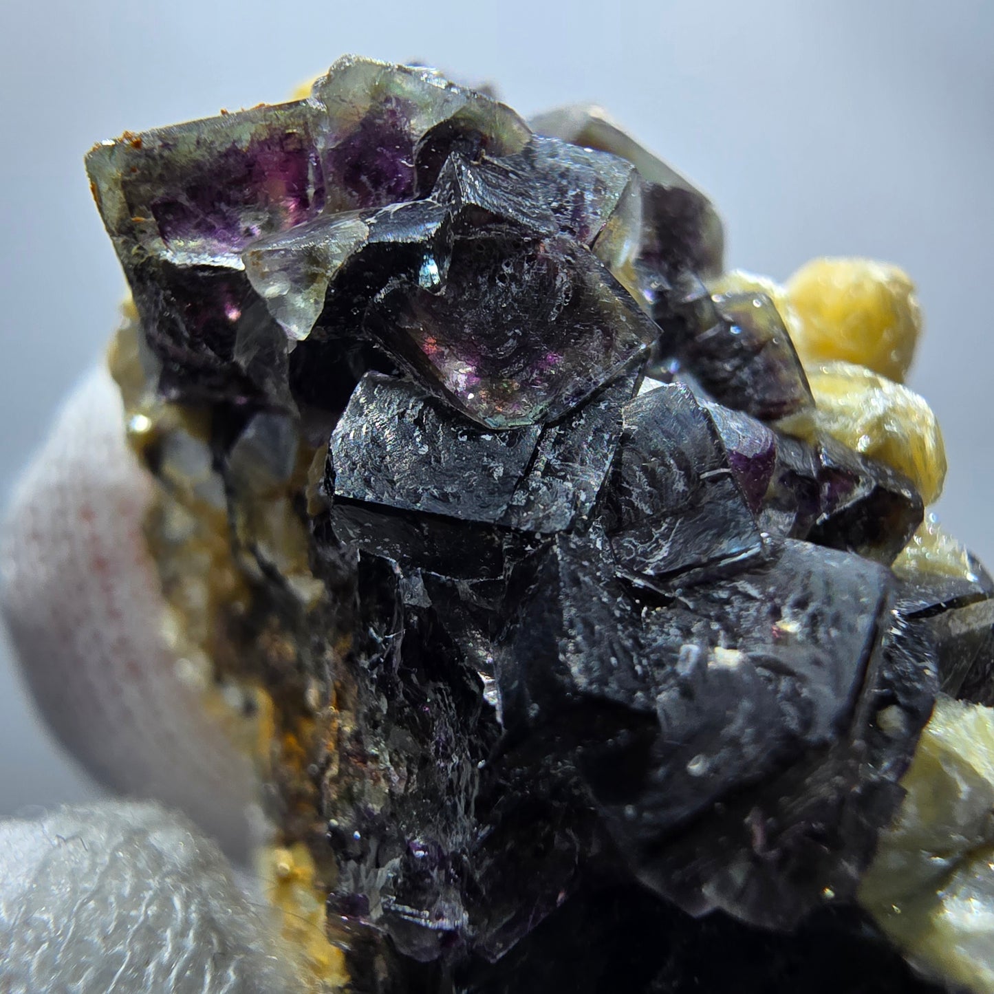 Cubes de fluorite fantôme colorés, hyalite, spécimen de muscovite, Erongo, Namibie, 42 x 39 x 28 mm