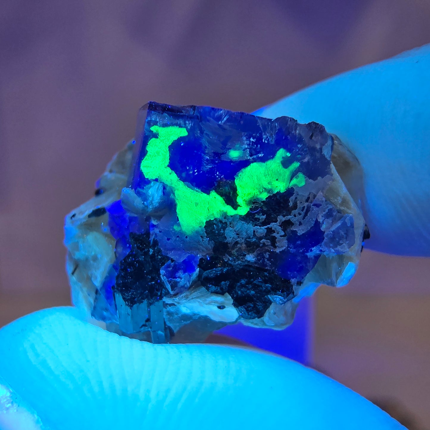 Lot de 16 fluorites fantômes, hyalites, tourmalines Schörl, muscovites, marches d'Erongo, Namibie
