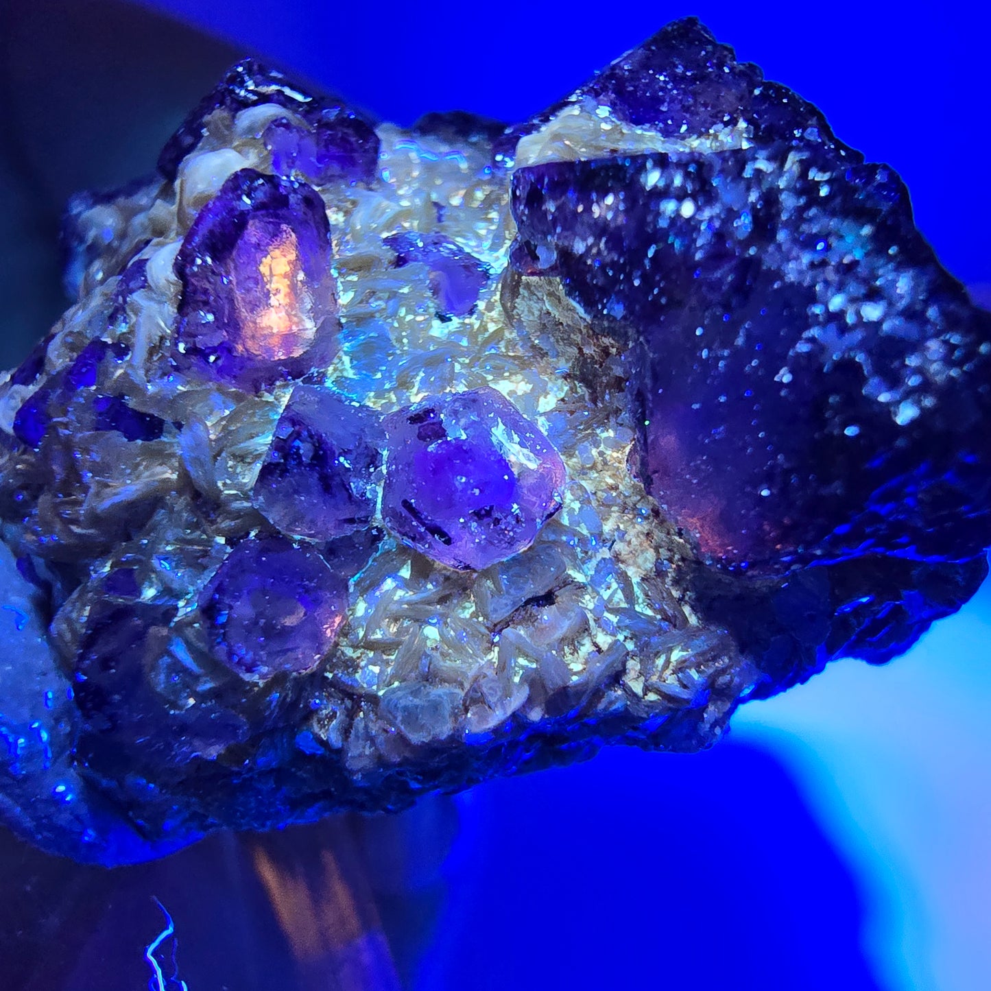 Cube de fluorite fantôme zonal, spécimen de muscovite, Erongo, Namibie, 35 x 26 x 13 mm