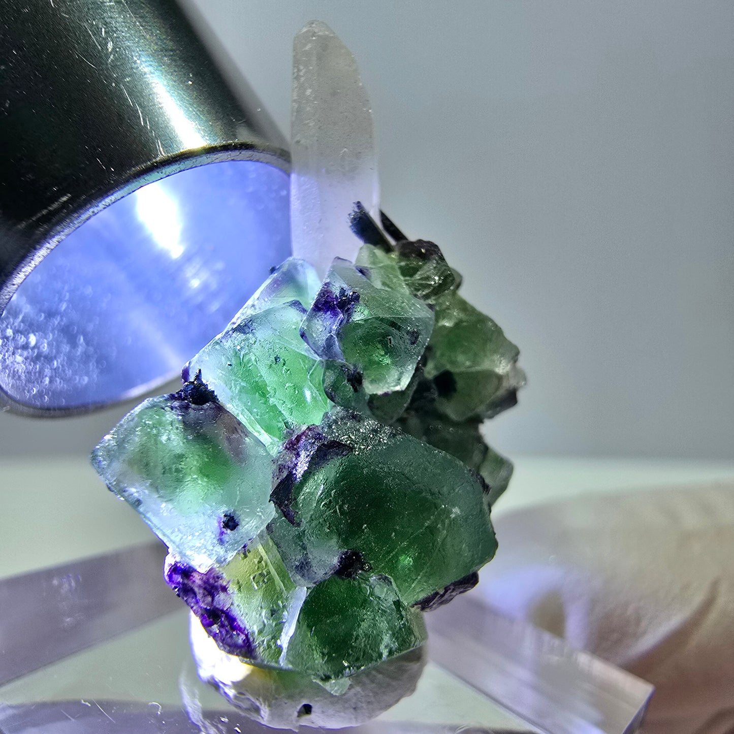Cube de fluorite fantôme, quartz fumé, tourmaline schol, muscovite, Erongo, Namibie, 31 x 22 x 16 mm