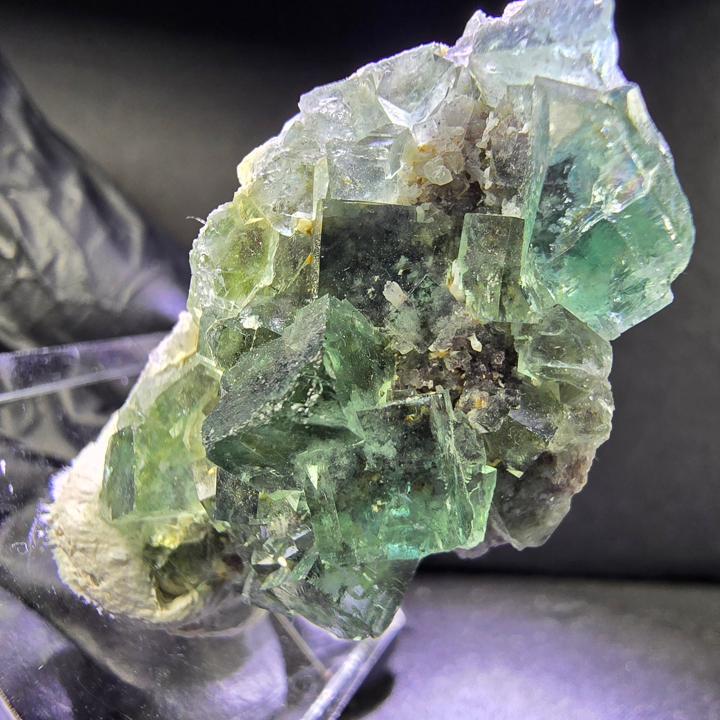 Sehr klare Zonare Fluorit XX Würfel Stufe grün lila 36*22*16mm Okorusu, Namibia