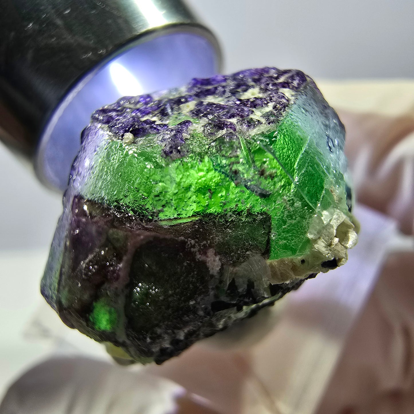 Cube hexagonal de fluorite fantôme, muscovite, tourmaline Schörl, Erongo, Namibie, 26 x 21 x 16 mm