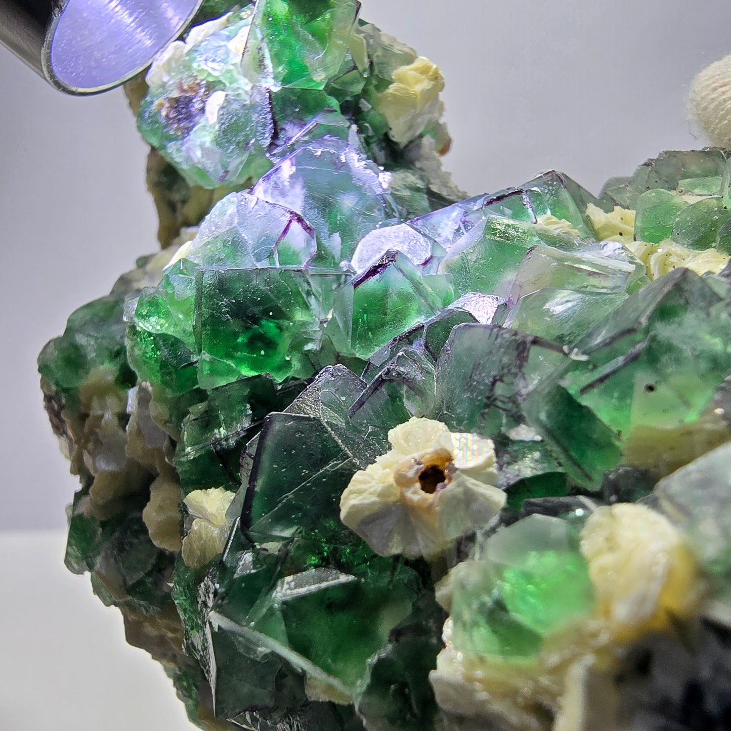 Fluorite fantôme XL, muscovite, hyalite, quartz fumé, tourmaline Schörl, Erongo, Namibie, 134 x 100 x 77 mm