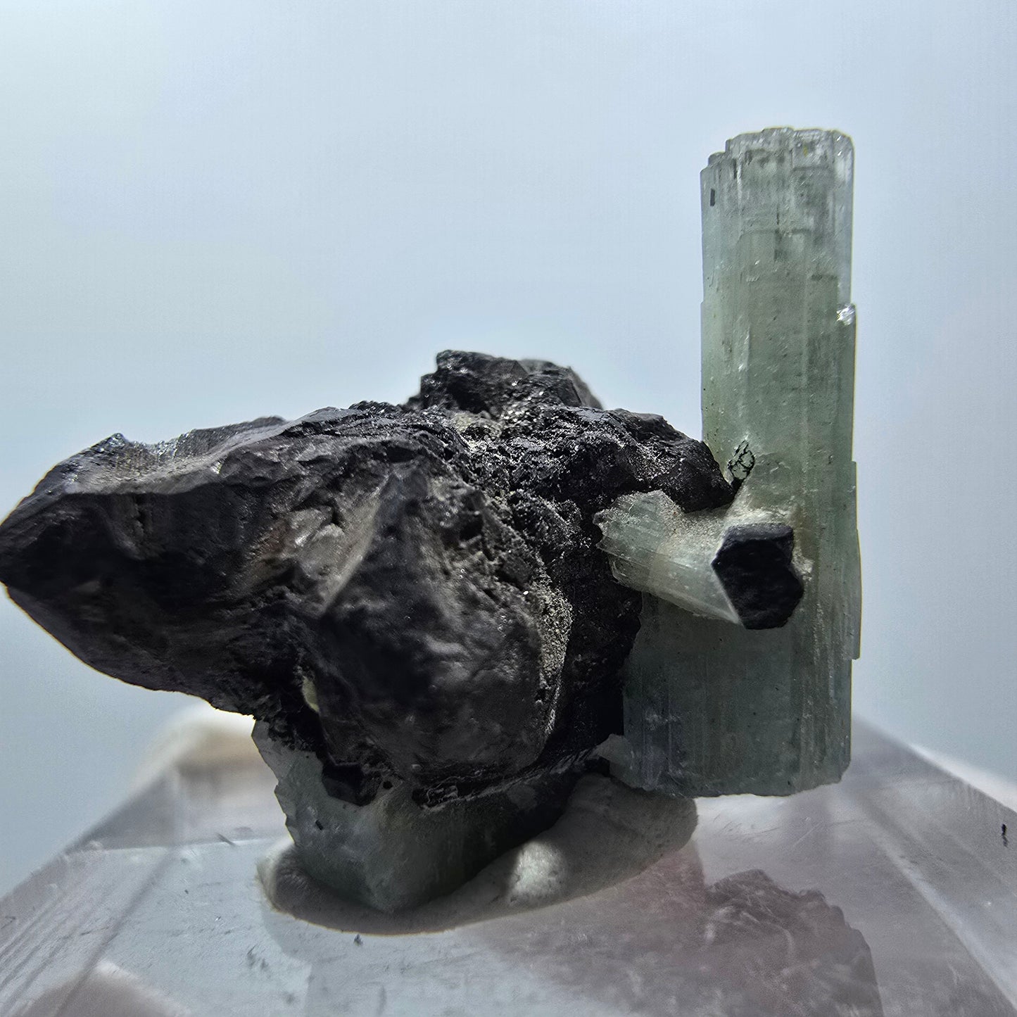 Seltene Aquamarin X auf Schörl Turmalin Stufe Erongo, Namibia 21*16*20mm #13106