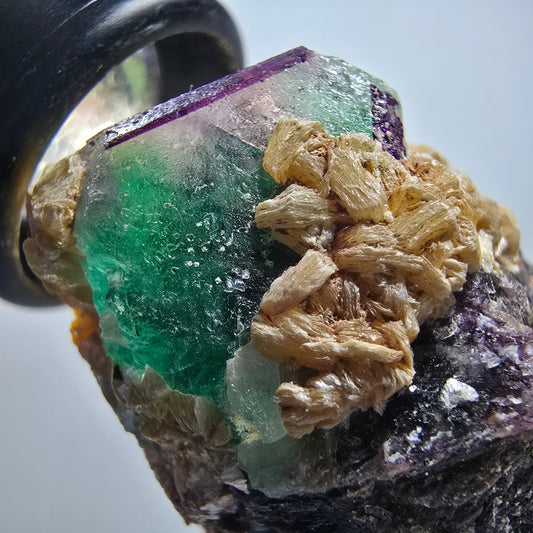 Phantom Fluorit Würfel, hexagonal, Muskovit Stufe Erongo, Namibia 57*54*36mm #13179