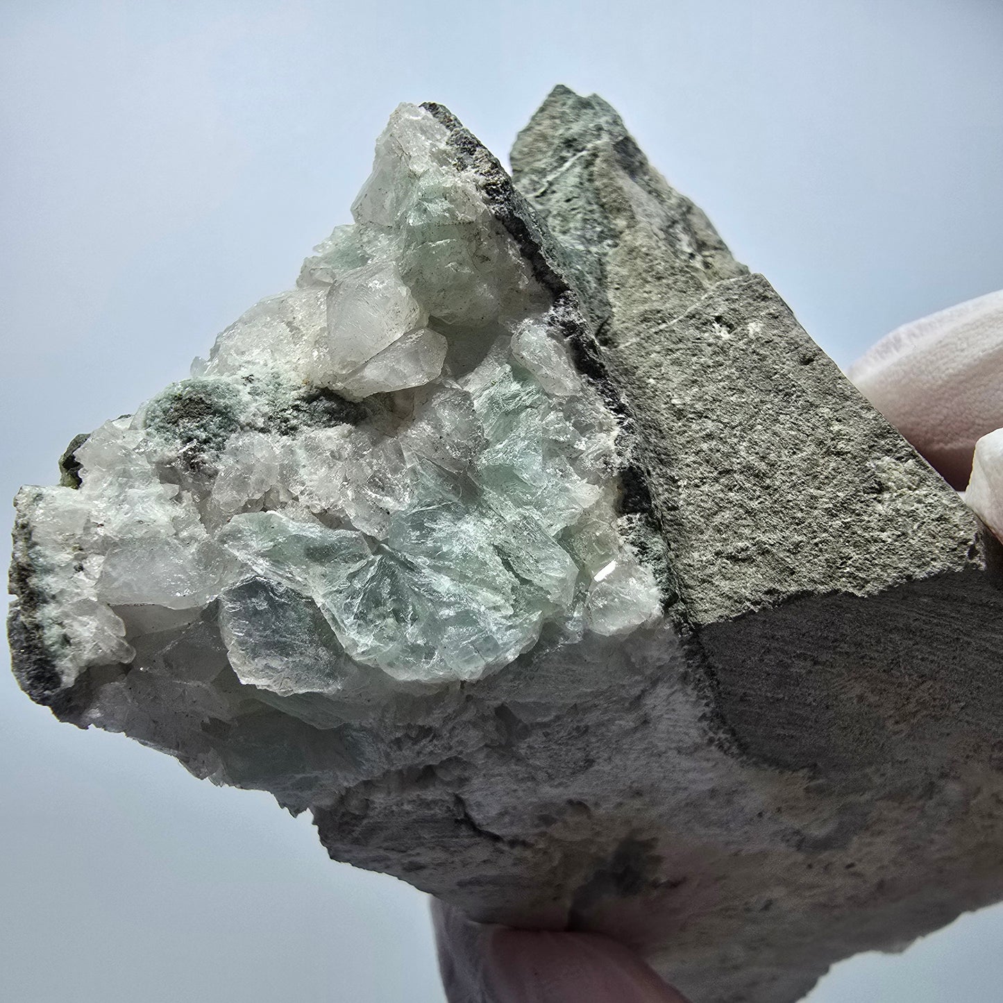 XL Prehnit Kugel, Calcit Würfel, Quarz auf Matrix Goboboseb, Namibia 103*66*58mm #13306