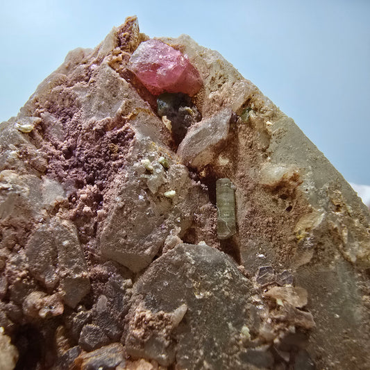 Seltene Turmalin, Verdelith, Elbait auf Quarz Stufe Karibib, Erongo, Namibia 65*59*44mm #13386