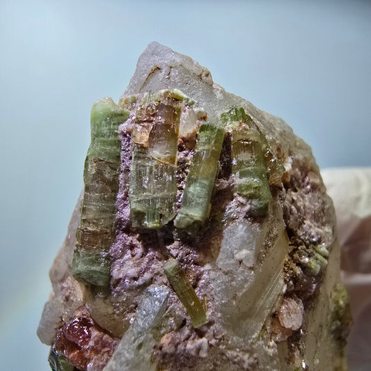 Seltene Turmalin, Verdelith, Elbait auf Quarz Stufe Karibib, Erongo, Namibia 66*37*29mm #13392
