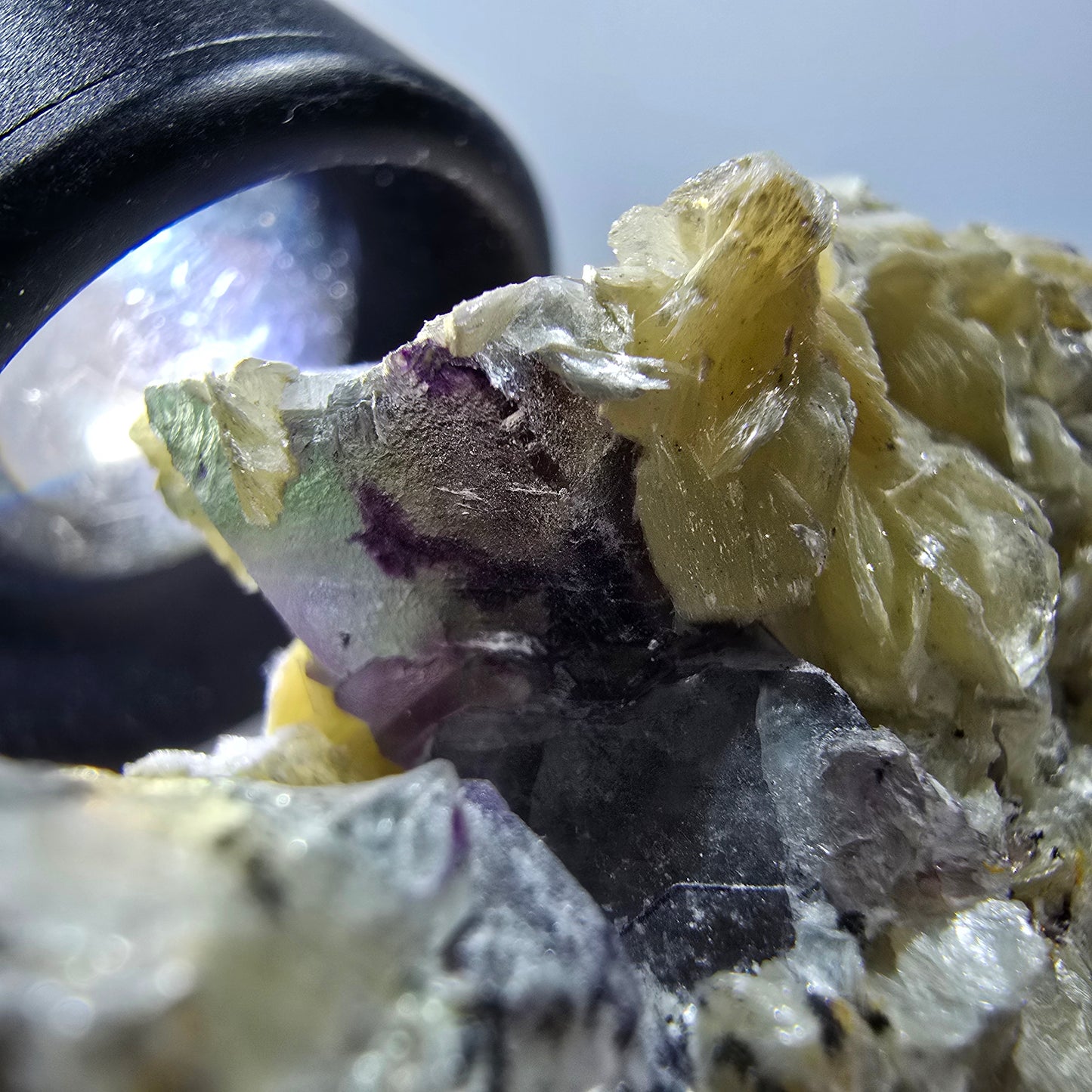 Schöne Phantom Fluorit Würfel, Muskovit Stufe Erongo, Namibia 62*44*30mm #13401
