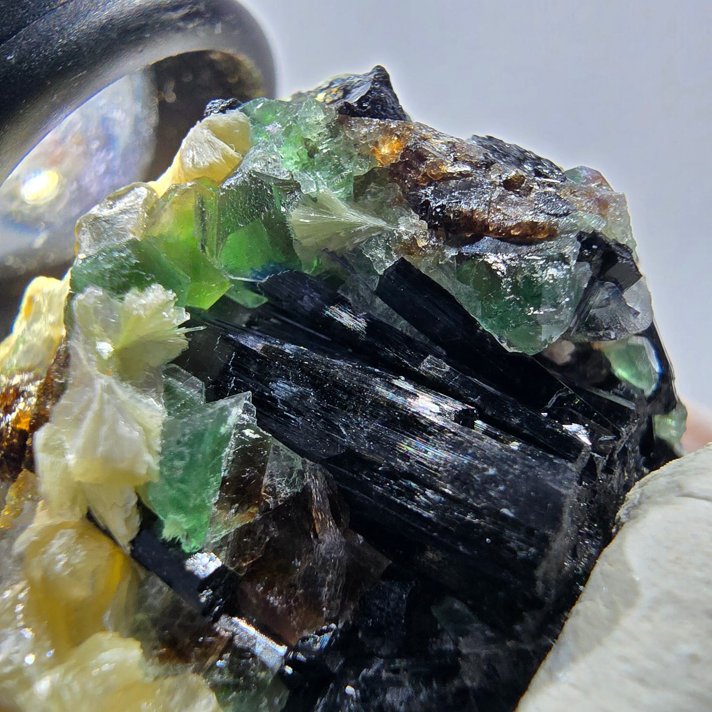 Seltene Phantom Fluorit Würfel, Schörl Turmalin, Muskovit Erongo, Namibia 47*37*32mm #13406