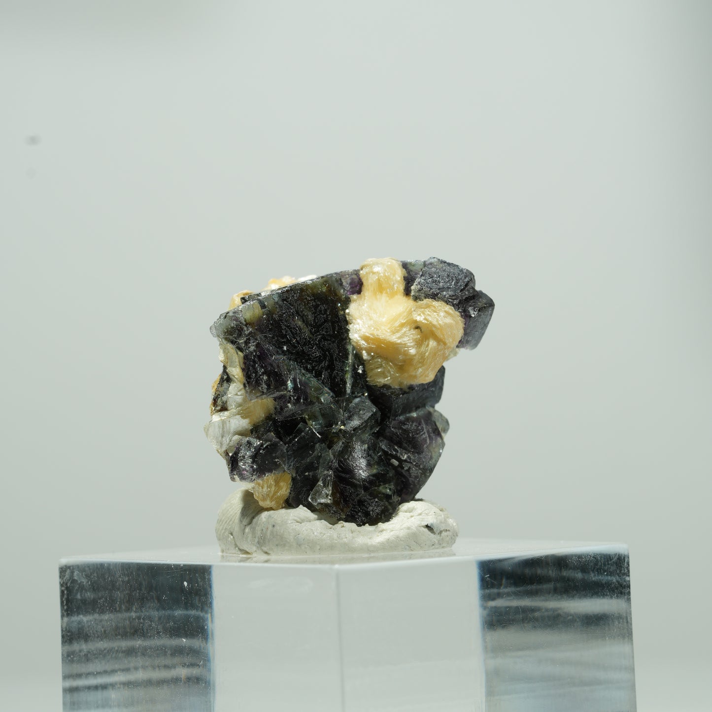 Bunte Phantom Fluorit Würfel, Muskovit Stufe Erongo, Namibia 12*11*9mm #13569
