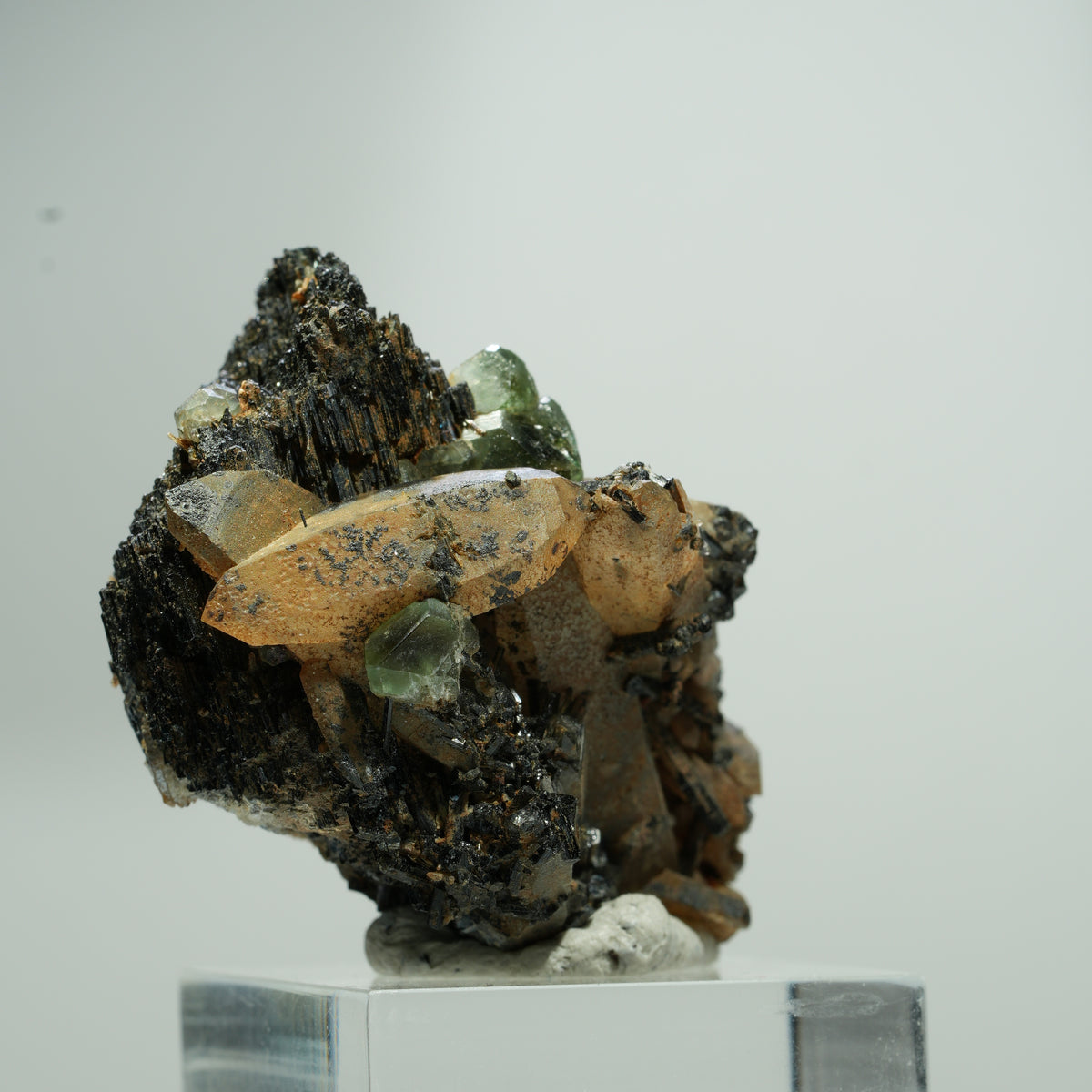Fluorite fantôme hexagonale, tourmaline schorl, quartz fumé sur matrice Erongo, Namibie 22*18*12mm #13580