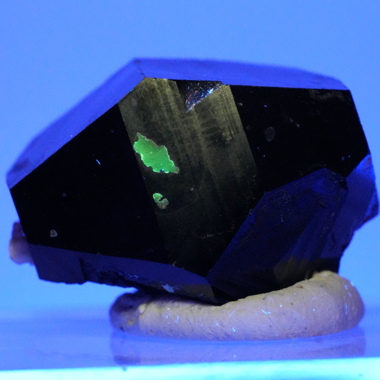Symmetrischer Schörl Turmalin mit Hyalit Opal Erongo, Namibia 41*32*21mm #13936