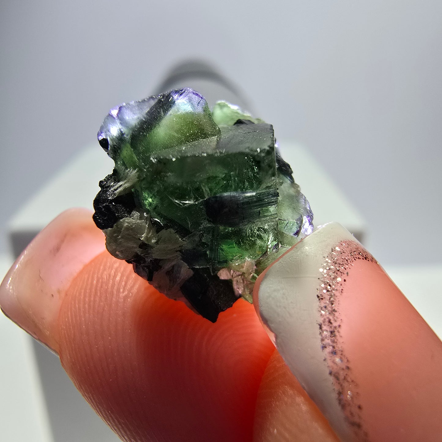 Lot de 16 marches en fluorite fantôme, hyalite, tourmaline Schörl, muscovite, Erongo, Namibie