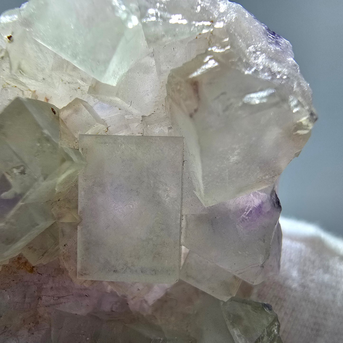 Seltene UV Phantom Fluorit Würfel Stufe grün lila Brandberg, Namibia 58*33*20mm