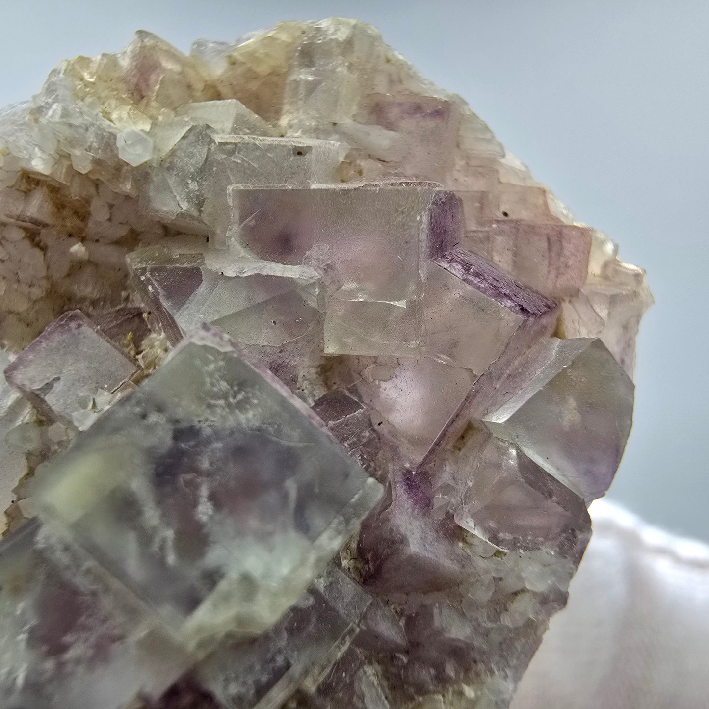 Seltene UV Phantom Fluorit Würfel, Quarz Stufe Brandberg, Namibia 47*31*18mm