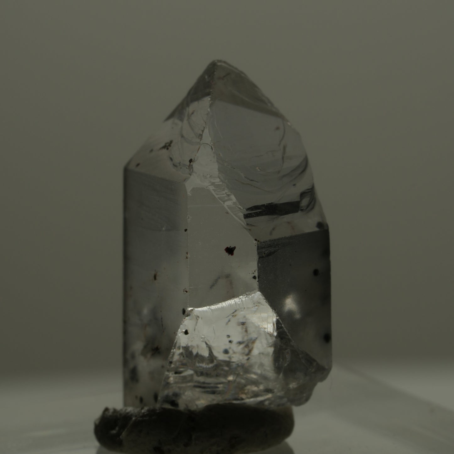 Phantom Skelett Rauchquarz mit Hämatit Streep Mine Goboboseb Namibia 19*12*8mm #14171