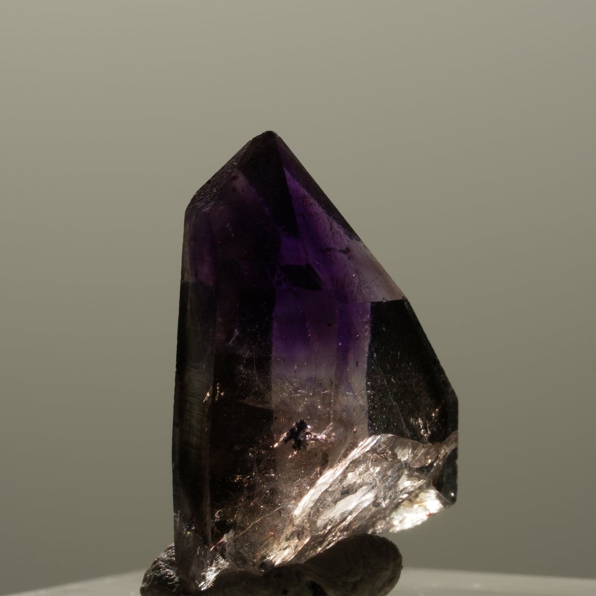 Seltene Phantom Amethyst Spitze Goboboseb, Namibia 22*15*9mm #14320