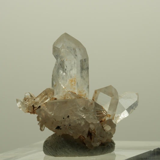 Klare Skelett Quarz mit Hämatit Kristallgruppe Streep Mine Goboboseb, Namibia 24*23*14mm #14395