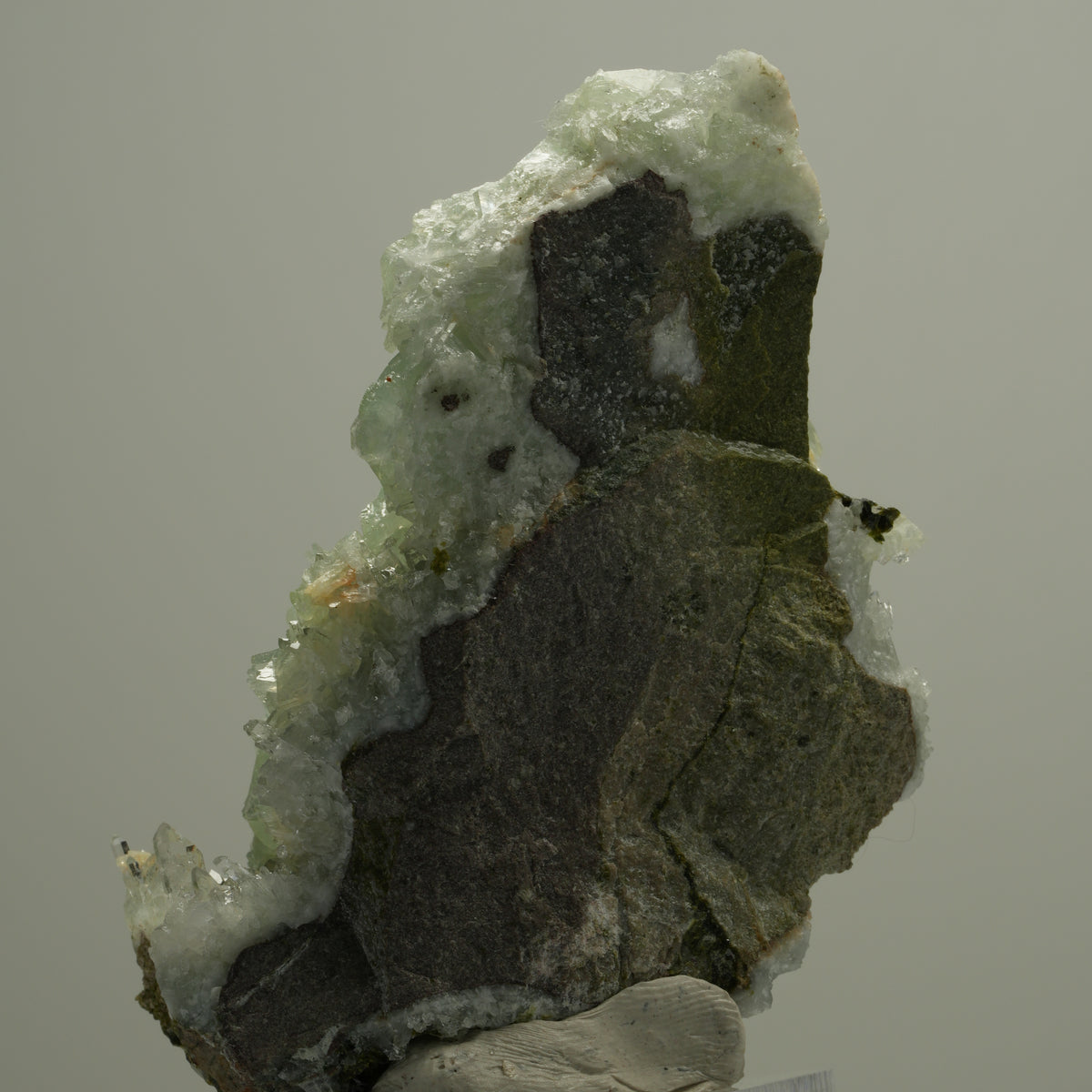 Starburst Quarz, Prehnit, Epidot auf Matrix Streep Mine, Namibia 69*40*28mm #14524
