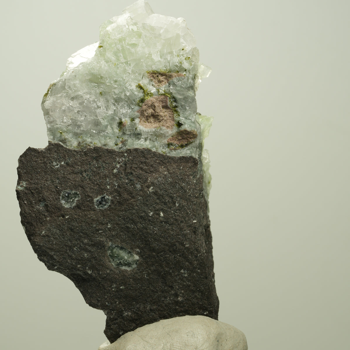 Quarz, Prehnit, Calcit, Analcim, Epidot auf Matrix Streep Mine, Namibia 80*52*31mm #14682