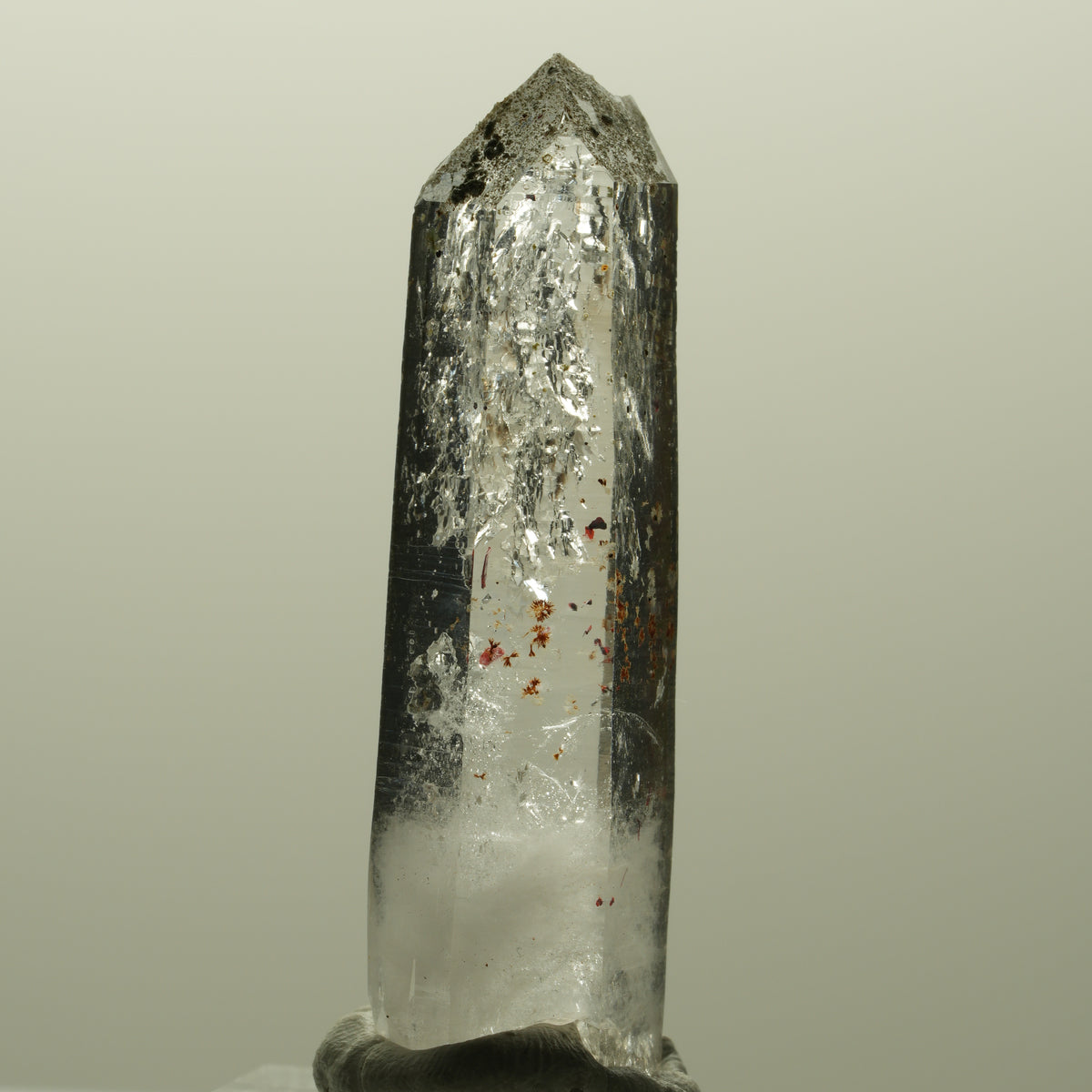 Harlekin Lemurian Rauchquarz Spitze mit Hämatit Streep Mine, Goboboseb, Namibia 49*16*12mm #14815