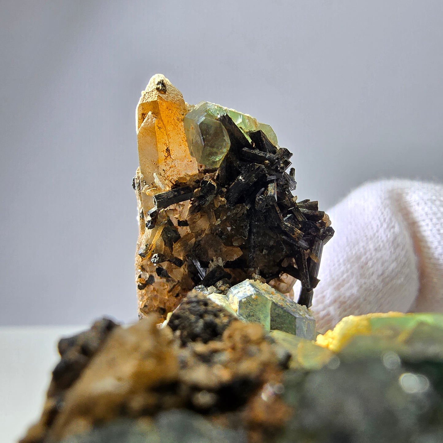 Fluorite fantôme Schörl Tourmaline Hyalite Quartz fumé Erongo Namibie 77*60*57mm