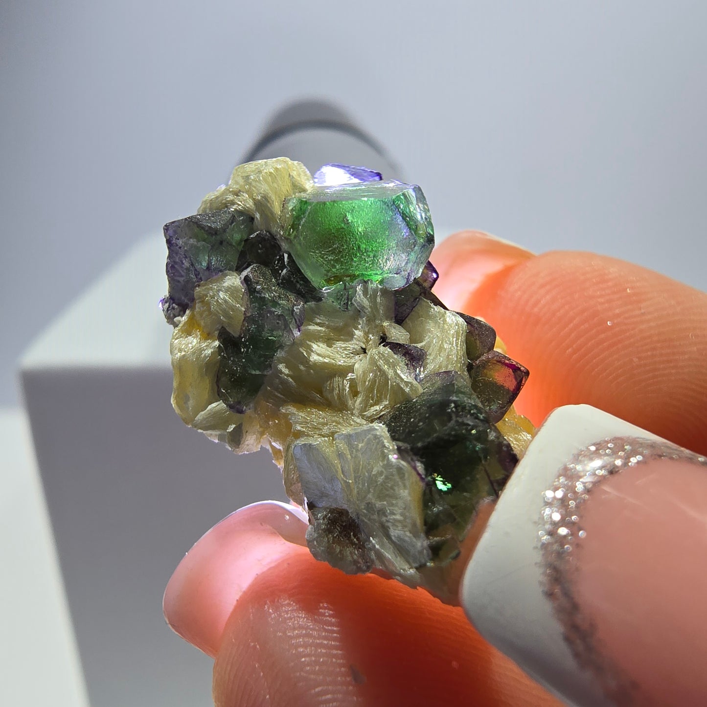 Lot de 16 marches en fluorite fantôme, hyalite, tourmaline Schörl, muscovite, Erongo, Namibie